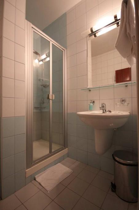 Relax Inn Šoporňa Habitación foto